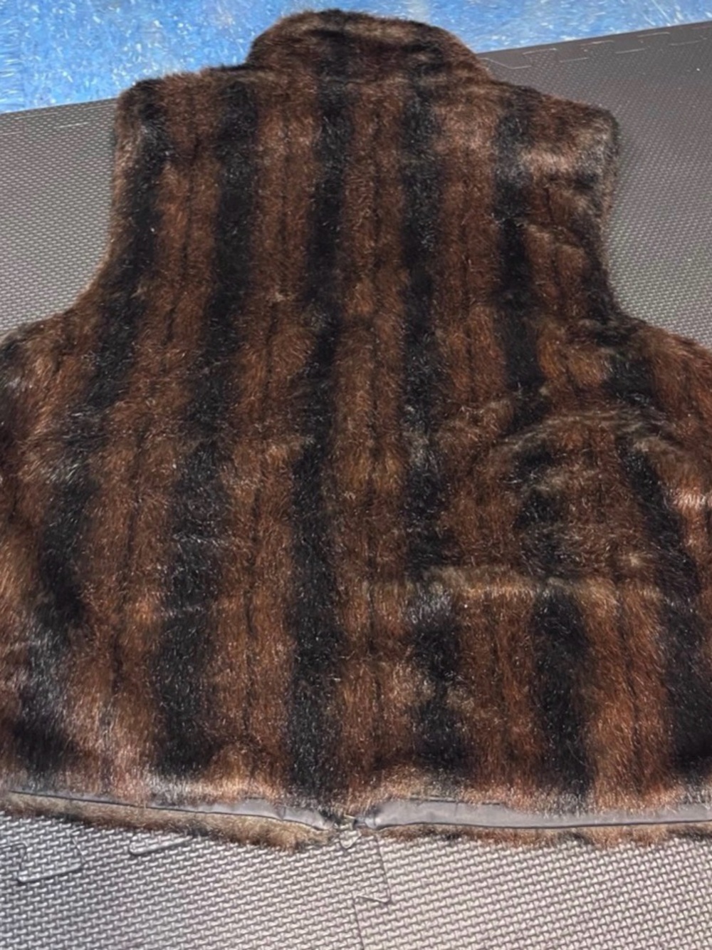 Unisex Dark Brown Faux Fur Reversible Vest - Stylish Layering Piece. Size M - Picture 3 of 8